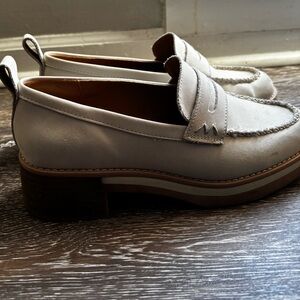 Woman’s Classic Loafers in Cream